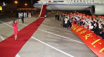 Vì sao ‘Công chúa Huawei’ được chào đón bởi thảm đỏ như lãnh đạo cấp cao nhà nước?