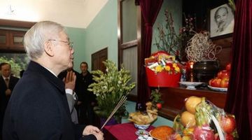 Tổng Bí thư Nguyễn Phú Trọng dâng hương tưởng niệm Chủ tịch Hồ Chí Minh