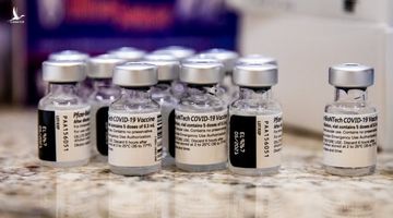 Sáng 8-10, thêm 397.800 liều vắc xin Pfizer do Mỹ viện trợ về tới sân bay Nội Bài