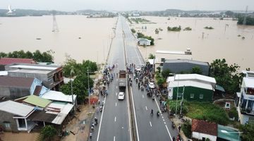 Quảng Ngãi mênh mông nước, gần 11.000 nhà dân bị ngập