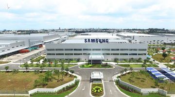 Bloomberg: Samsung, Intel tại Việt Nam vượt mục tiêu sản xuất 2021, bất chấp giãn cách