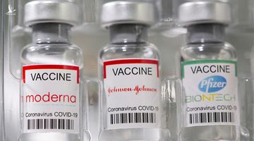 Giám đốc Moderna ngậm ngùi thừa nhận “Vaccine ít hiệu quả trước Omicron”