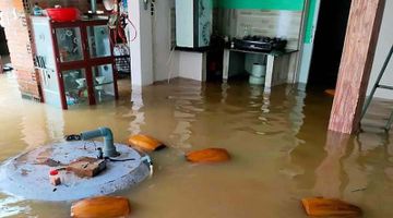 Hàng ngàn căn nhà ở Bình Định bị ngập sâu vì mưa lớn, lũ lên nhanh