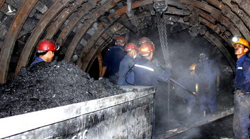 Lương thợ mỏ Việt Nam cao gần bằng lương lãnh đạo của Trung Quốc