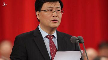 Báo Hồng Kông: Quan chức Trung Quốc đang phát biểu bất ngờ ú ớ không nói nên lời rồi ngã quỵ