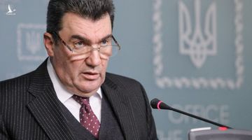 Ukraine ban bố tình trạng khẩn cấp