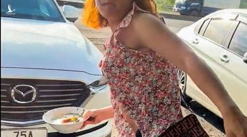 Nhà hàng bị tố ‘chặt chém’, chủ đòi tạt cả tô canh vào mặt du khách