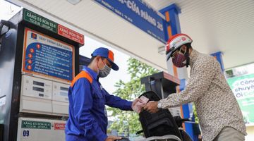 Đề nghị giảm 2.000đ/ lít xăng của Chính phủ đã được thông qua
