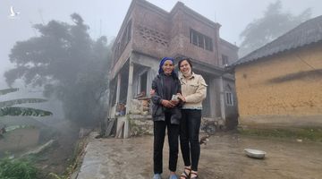Sự thật về cụ bà vác xi măng đã hất đổ tư duy một bộ phận “tay nhanh hơn não”