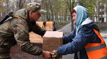 Thị trưởng Ukraine bị cáo buộc phản quốc vì ‘đón’ quân đội Nga, nhận viện trợ nhân đạo