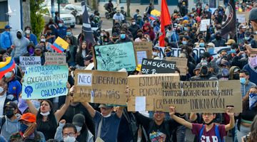 Biểu tình, bạo động kinh hoàng tại Ecuador