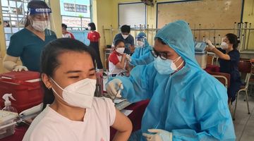 Việt Nam vượt qua Covid-19 để phát triển nhanh nhất Đông Nam Á