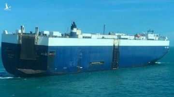 Tàu chở hơn 4.500 ôtô đang cháy trên vùng biển Vũng Tàu