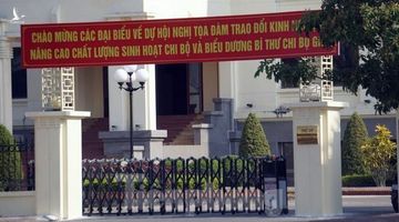 Trưởng phòng Nội vụ học đại học khi chưa tốt nghiệp cấp 3