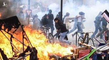 Hơn 1 triệu người Pháp bỏ việc đi biểu tình, đốt tòa thị chính Bordeaux