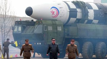 Ông Kim Jong-un kêu gọi sẵn sàng tấn công hạt nhân