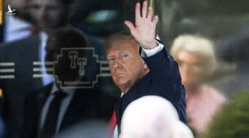Ông Trump đến New York, chuẩn bị trình diện tòa án