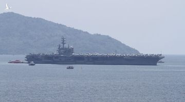 Tàu sân bay Mỹ USS Ronald Reagan cập cảng Đà Nẵng