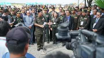 Thủ tướng Hun Sen điều quân bắn hạ máy bay không người lái gần biên giới Việt Nam