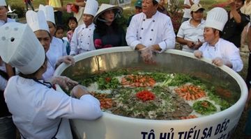 Cần ngưng ngay tư duy cứ to là kỷ lục!