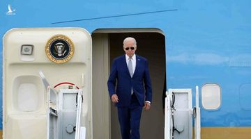 Tổng thống Mỹ Joe Biden đến sân bay Nội Bài, bắt đầu chính thức chuyến thăm Việt Nam