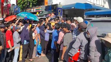 Ai xếp hàng mua vàng?