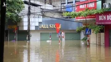 Vỡ đê sông Lô tại Tuyên Quang: Nước đã ngập toàn thành phố 