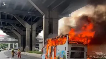 Thái Lan: Cháy xe buýt đưa đón học sinh 10 em chết, còn 25 em chưa tìm thấy