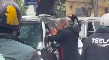 Công an thông tin nguyên nhân người đàn ông túm cổ, đấm tài xế ô tô ở Hà Nội