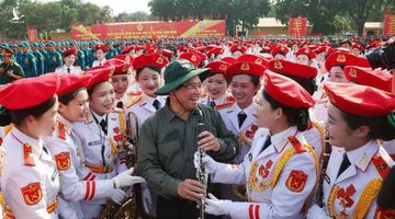 Thủ tướng động viên các lực lượng tham gia diễu binh