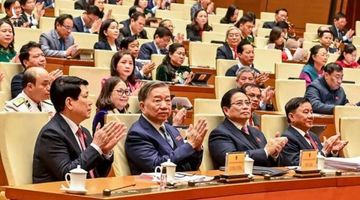LẦN ĐẦU TIÊN TRONG LỊCH SỬ LẬP HIẾN