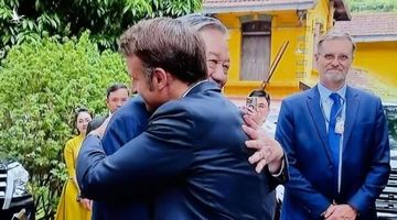 PHÁP ĐẶT MỘT CHÂN VÀO CỬA – VIỆT NAM CHỦ ĐỘNG MỞ LỐI