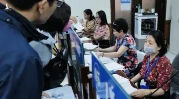 Khoảng 85.000 người nghỉ hưu trước tuổi và 15.000 người thôi việc