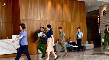 Khám xét nơi ở của Hoa hậu Nguyễn Thúc Thùy Tiên lực lượng chức năng thu về nhiều tài liệu