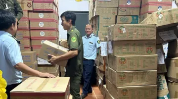Long An phát hiện gần 12.000 lon sữa không rõ nguồn gốc giá trị ước tính hơn 3 tỷ đồng