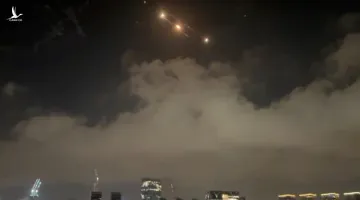 Iran phóng 400 tên lửa và 1.000 UAV tấn công Israel