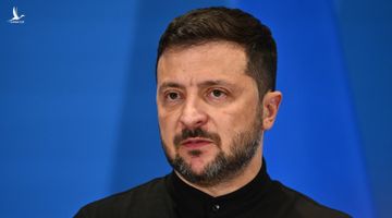 Tổng thống Zelensky ký ban hành luật cho phép nam giới trên 60 tuổi nhập ngũ