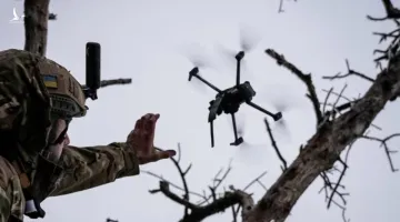 Lính Nga dùng tay không vô hiệu hóa drone Ukraine