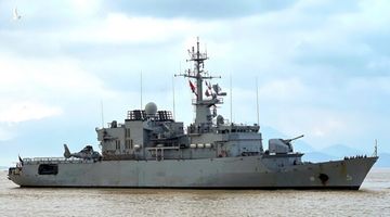 Việt Nam – Pháp: Tàu tuần dương Prairial tăng cường giao lưu quốc phòng