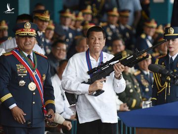 Tổng thống Philippines Rodrigo Duterte thách Mỹ đem toàn lực đến "chiến" trên Biển Đông - Ảnh: REUTERs 