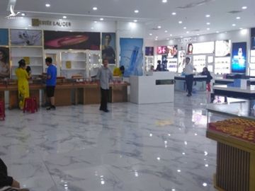 Đột kích ‘sào huyệt’ tour 0 đồng bán hàng giả ở Quảng Ninh - ảnh 1