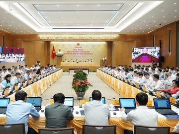 Thủ tướng: Vẫn còn một bộ phận cán bộ nhũng nhiễu, tiêu cực, lơ là công việc - ảnh 2