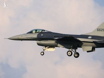 Tiêm kích F-16V đầu tiên được Mỹ nâng cấp cho Đài Loan. 