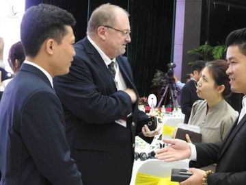 a1 6-7 danang y kien ve nguoi nuoc ngoai 3(read-only)