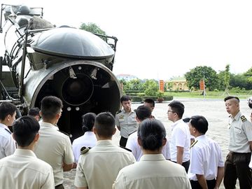 Si quan tre Singapore tram tro truoc ten lua Redut Viet Nam