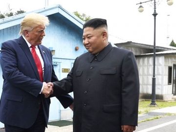 Cuộc gặp 'ngẫu hứng' Trump-Kim, Lịch sử hay biểu tượng?