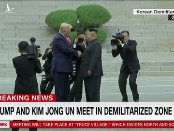 'Thời khắc lịch sử' ông Trump bước sang đất Triều Tiên gặp Kim Jong Un