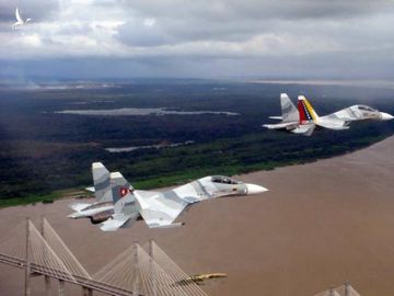 Su-30MK2 Venezuela 'dằn mặt' máy bay Mỹ tiến gần biên giới: Nga hành động vô trách nhiệm?