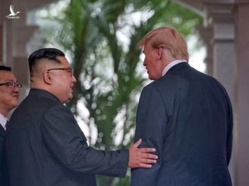 Vì sao Chủ tịch Kim Jong Un liên tiếp thay vị trí quan trọng này khi gặp TT Donald Trump? - Ảnh 1.