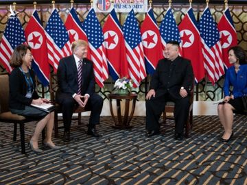 Vì sao Chủ tịch Kim Jong Un liên tiếp thay vị trí quan trọng này khi gặp TT Donald Trump? - Ảnh 2.